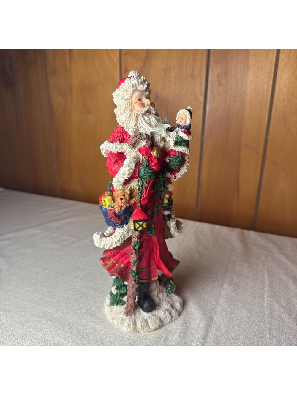 Vintage Christmas Santa Figurine With Children Toys Wreath 11 Hand Painted Resin - Picture 4 of 7